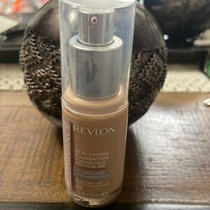 Revlon Illuminance Skin-Caring Foundation 213